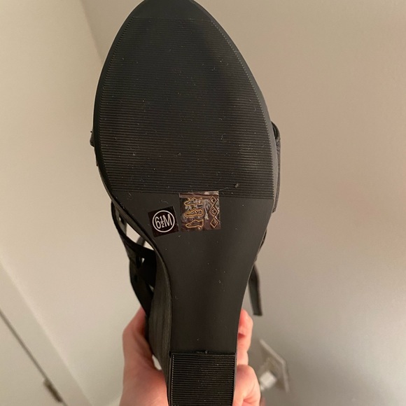 Chinese Laundry black wedges - Picture 4 of 5